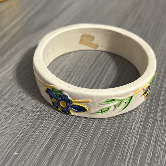 Vintage Plastic Bangle Bracelet with Painted Floral Design - Picture 2 of 5